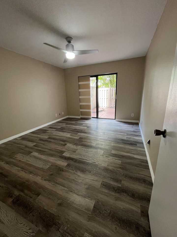 616 Executive Center Dr #104 - Photo 4 of 11