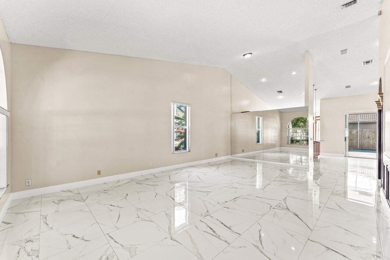 5872 Nw 73rd Ct - Photo 5 of 24