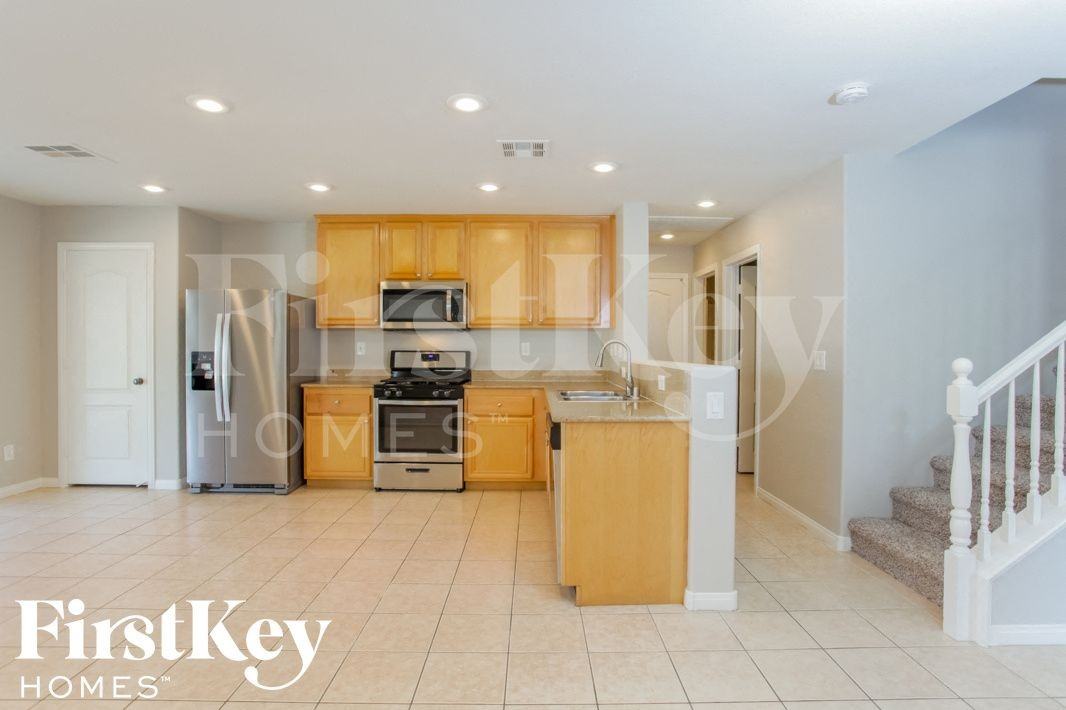 8332 Blazing Sky Ct - Photo 5 of 30