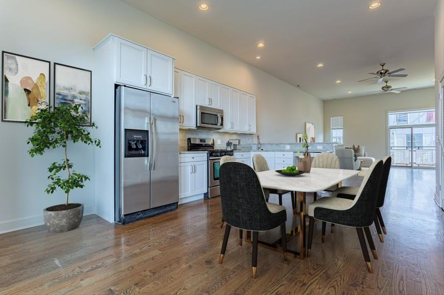 2100 Greenwood St - Photo 2 of 10