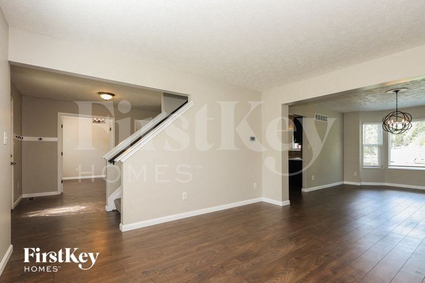 160 Cambridge Dr - Photo 2 of 15