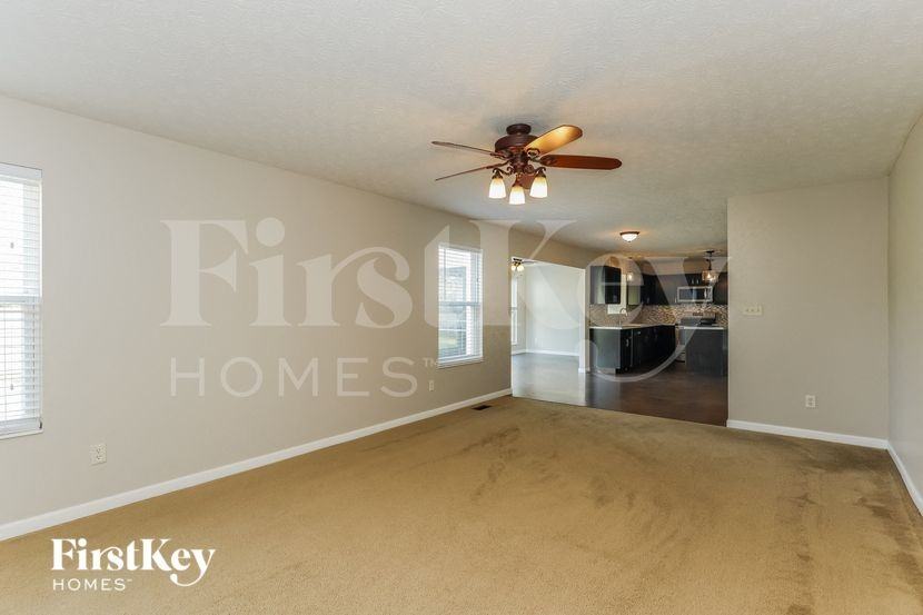 160 Cambridge Dr - Photo 3 of 15