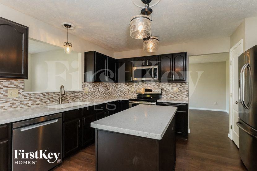 160 Cambridge Dr - Photo 4 of 15