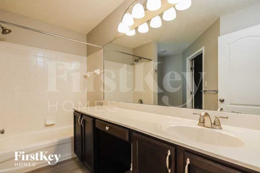 160 Cambridge Dr - Photo 7 of 15