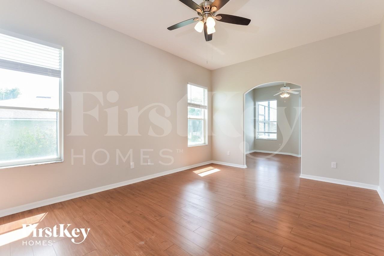 733 Via Bianca Dr - Photo 7 of 15