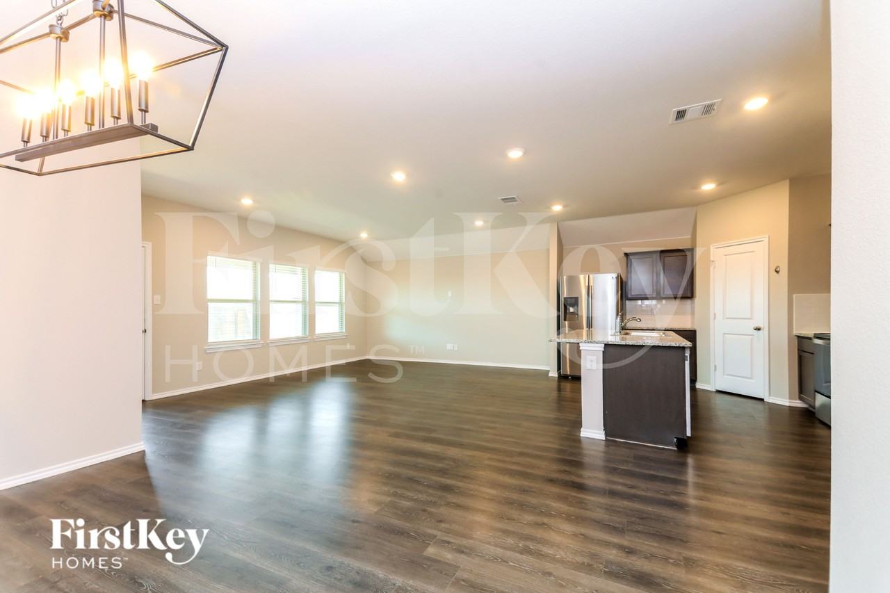 406 Knapsack Ln - Photo 4 of 15