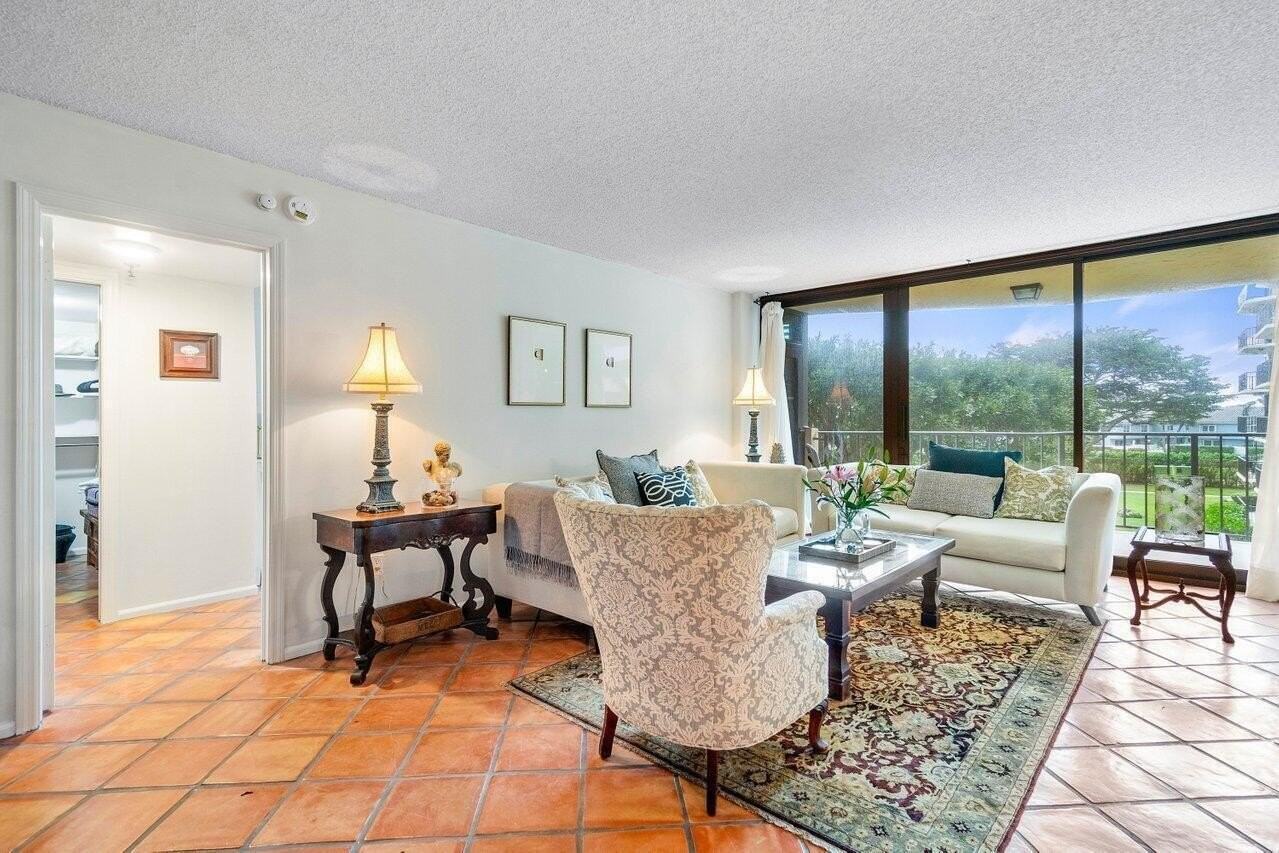 899 Jeffery St #3050 - Photo 4 of 31