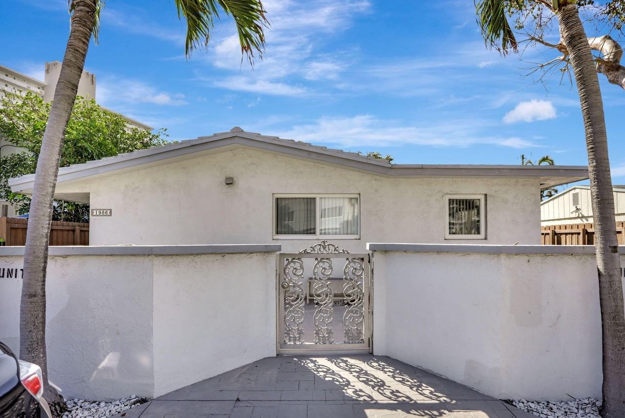 1986 Ne 5th St #4 - Photo 2 of 14