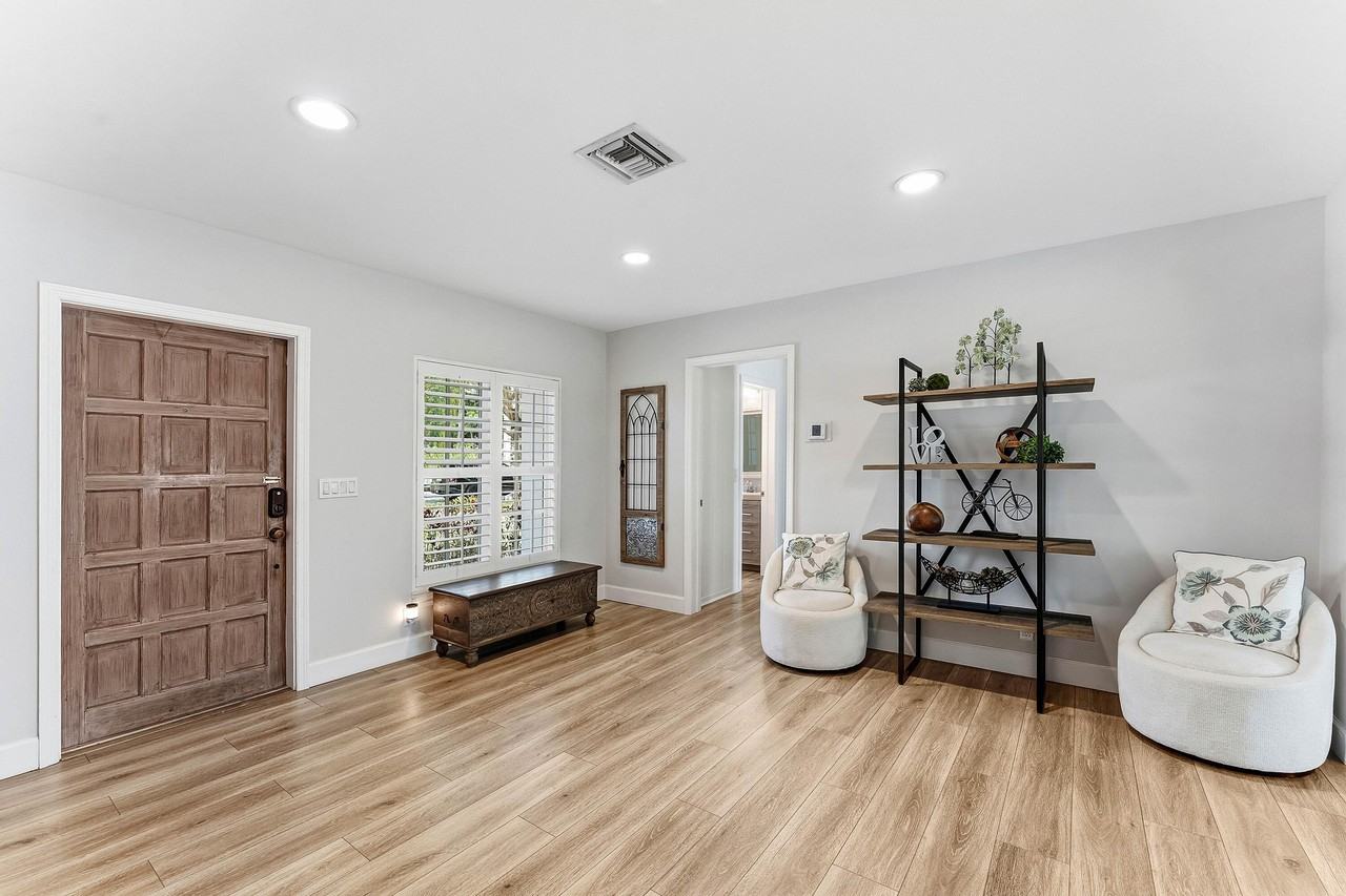 20 Nw 11th St - Photo 5 of 32