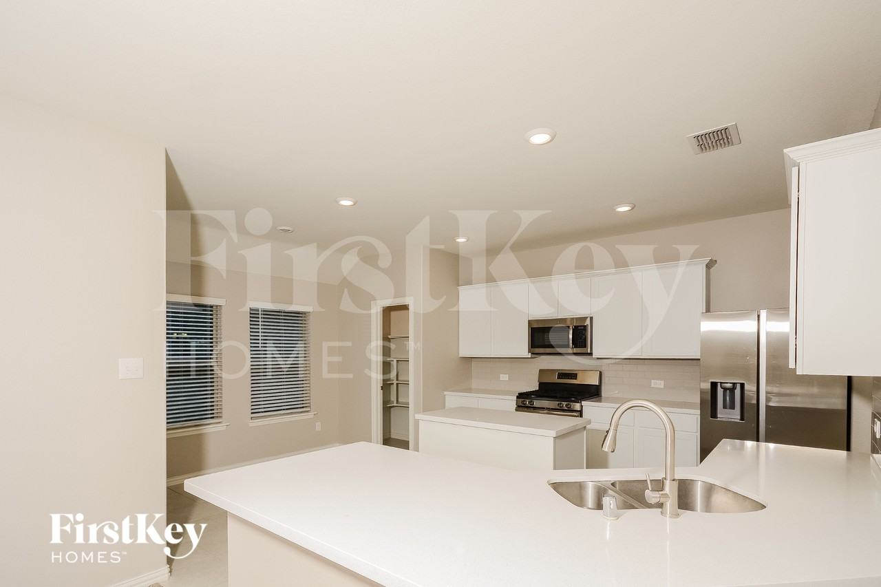 905 Rosewood St - Photo 6 of 16