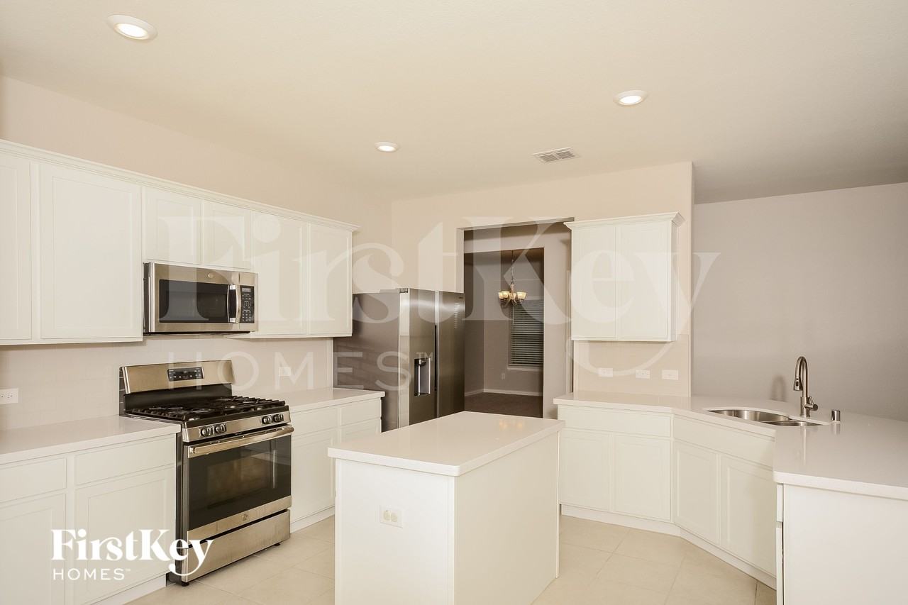 905 Rosewood St - Photo 7 of 16