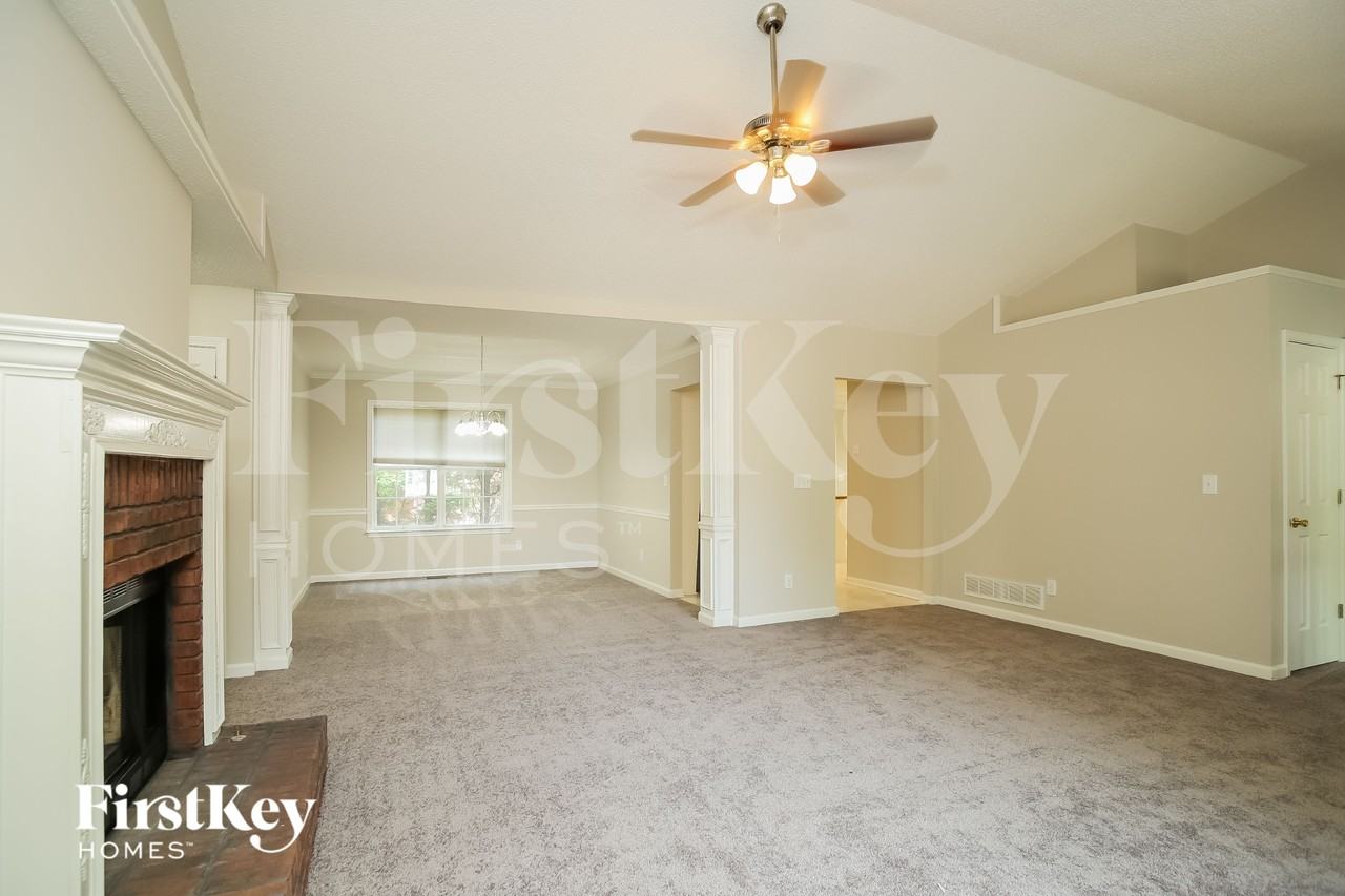 703 Hearthstone Xing - Photo 3 of 15