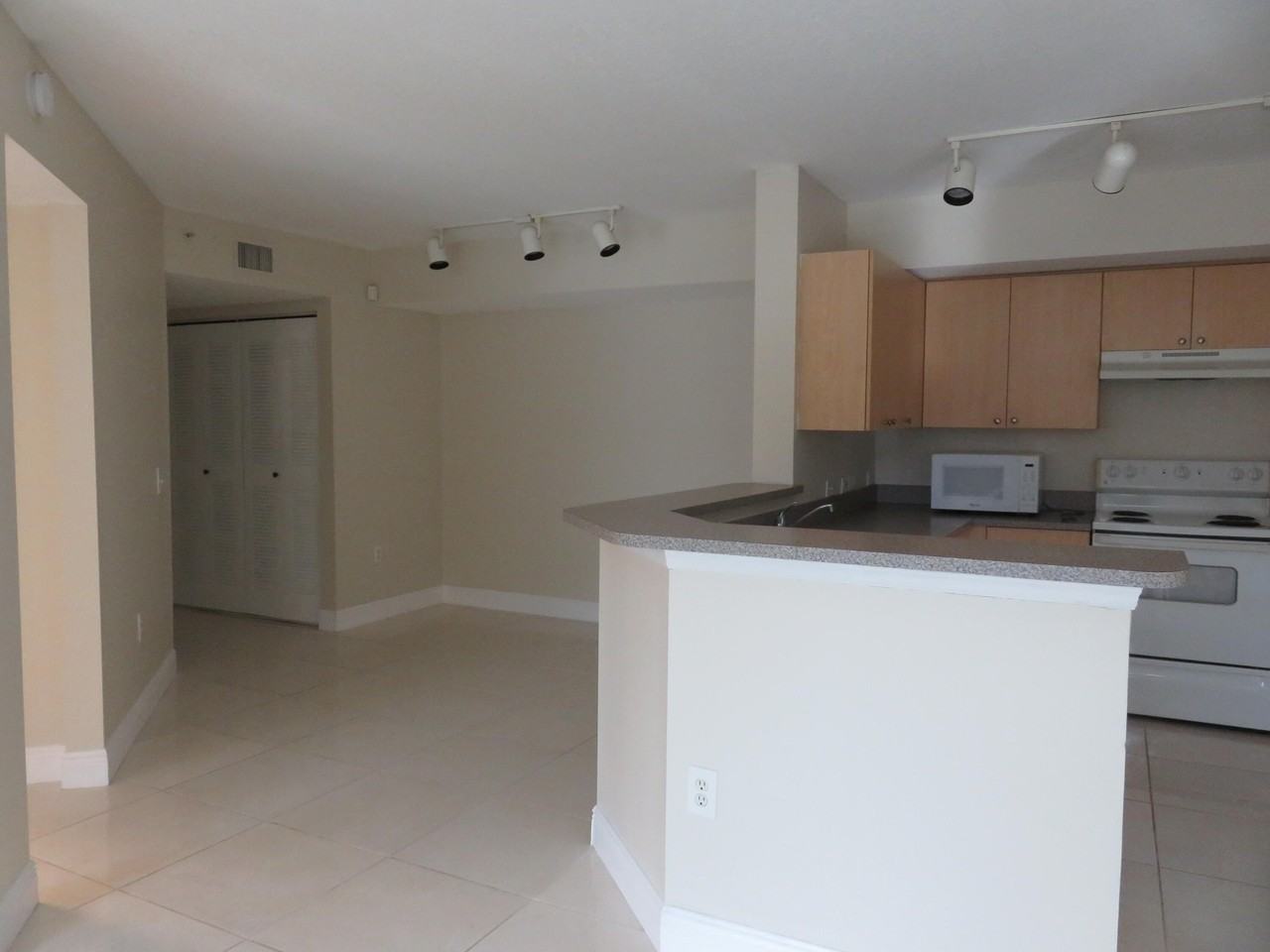 1103 Villa Cir - Photo 4 of 17