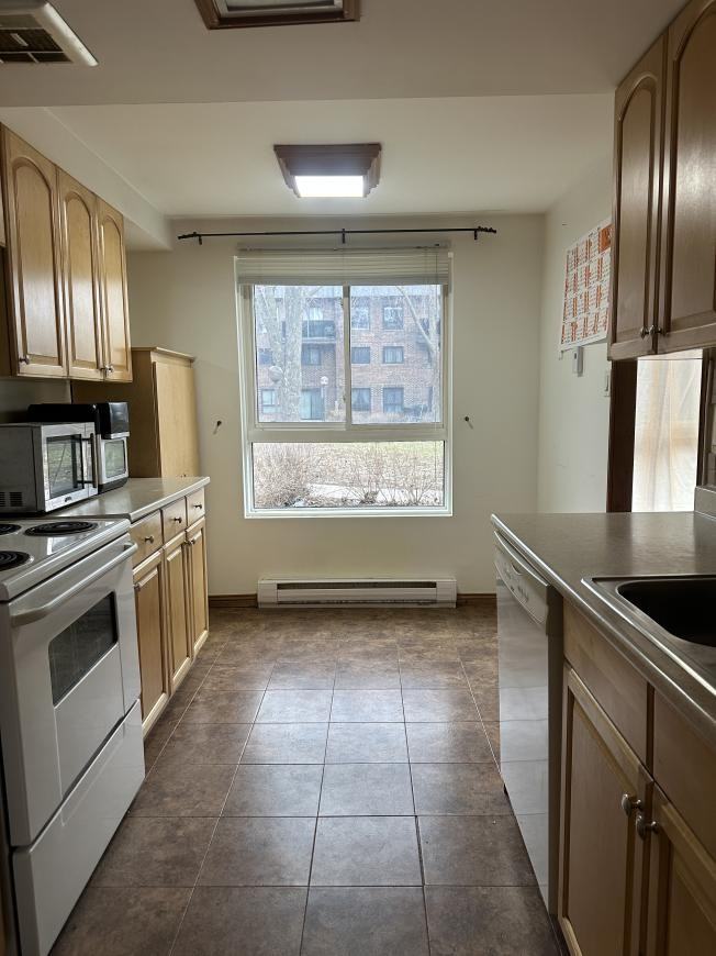 43 Taunton Rd E - Photo 3 of 10