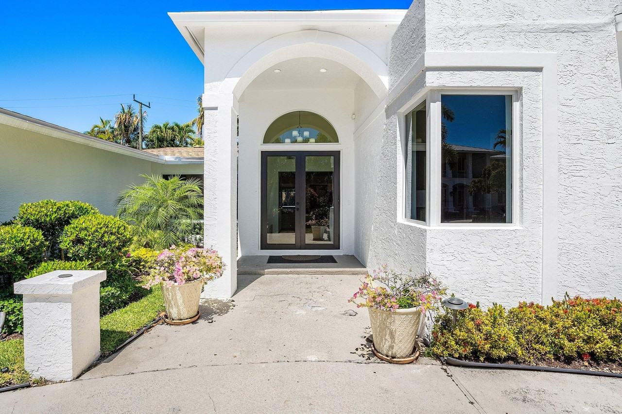 735 Ne 6th St - Photo 5 of 43