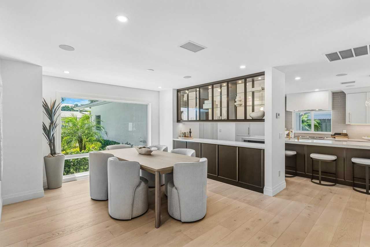 735 Ne 6th St - Photo 7 of 43