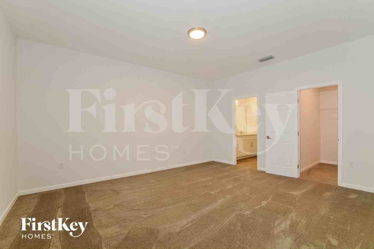 1050 E Lombardy Dr - Photo 6 of 16
