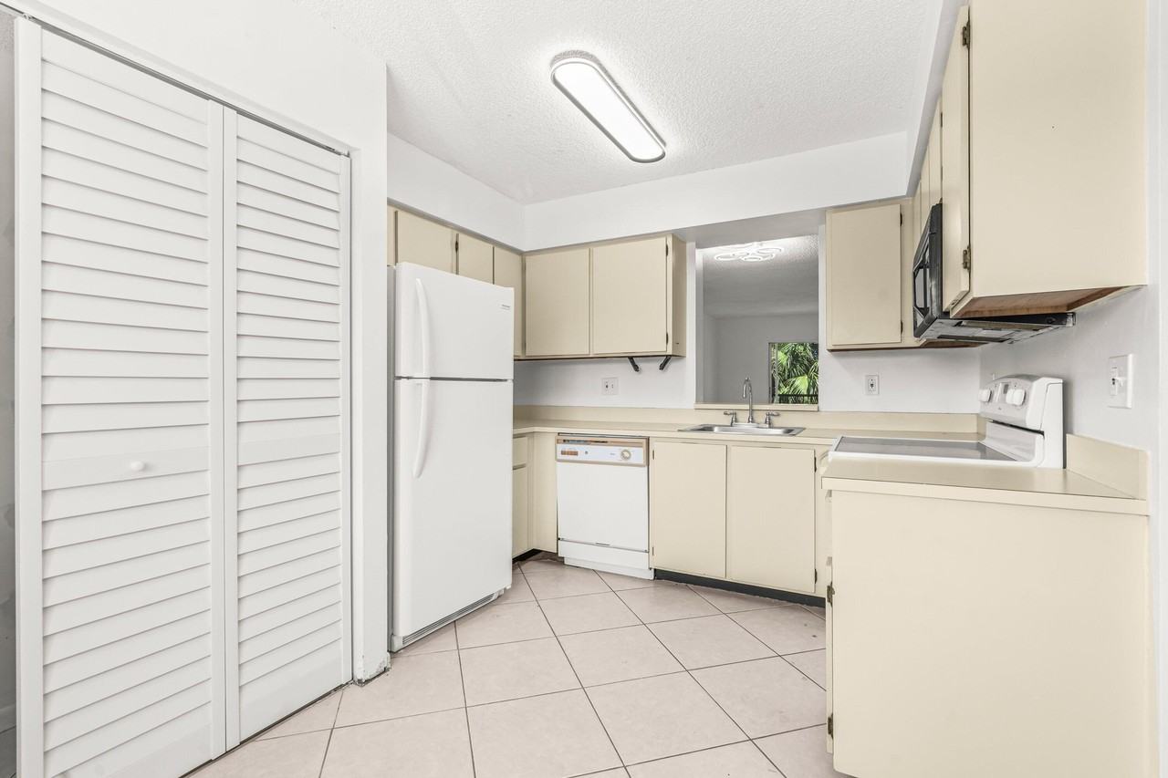 7301 Amberly Ln #304 - Photo 7 of 26