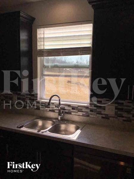 1727 Declaration Dr - Photo 4 of 13