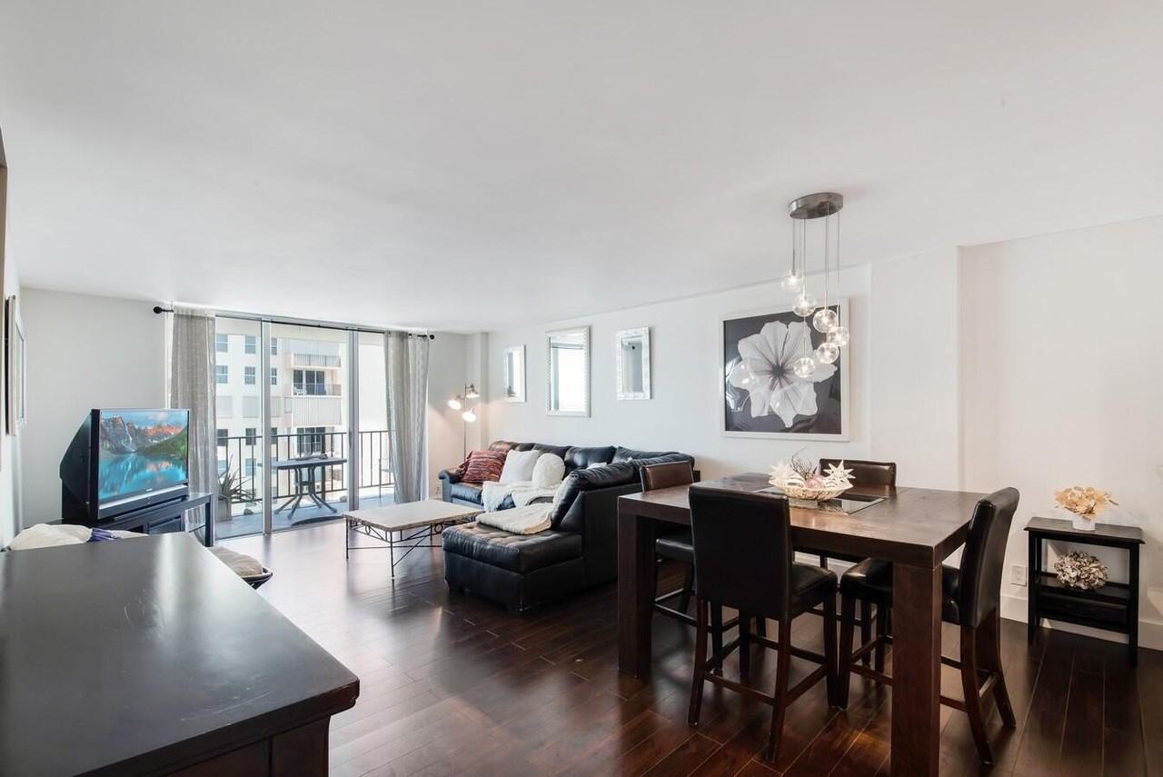 1147 Hillsboro Mile #505 - Photo 4 of 42