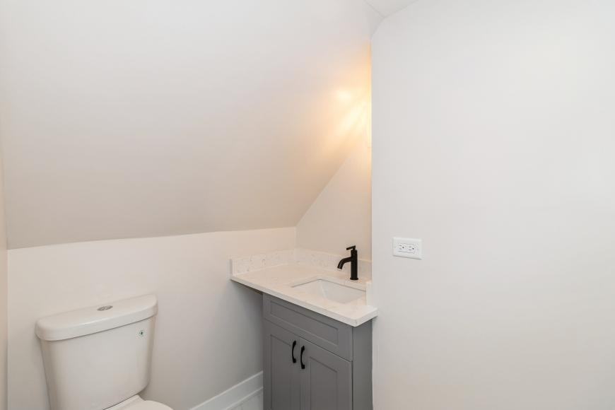 5002 W Gunnison St - Photo 6 of 10