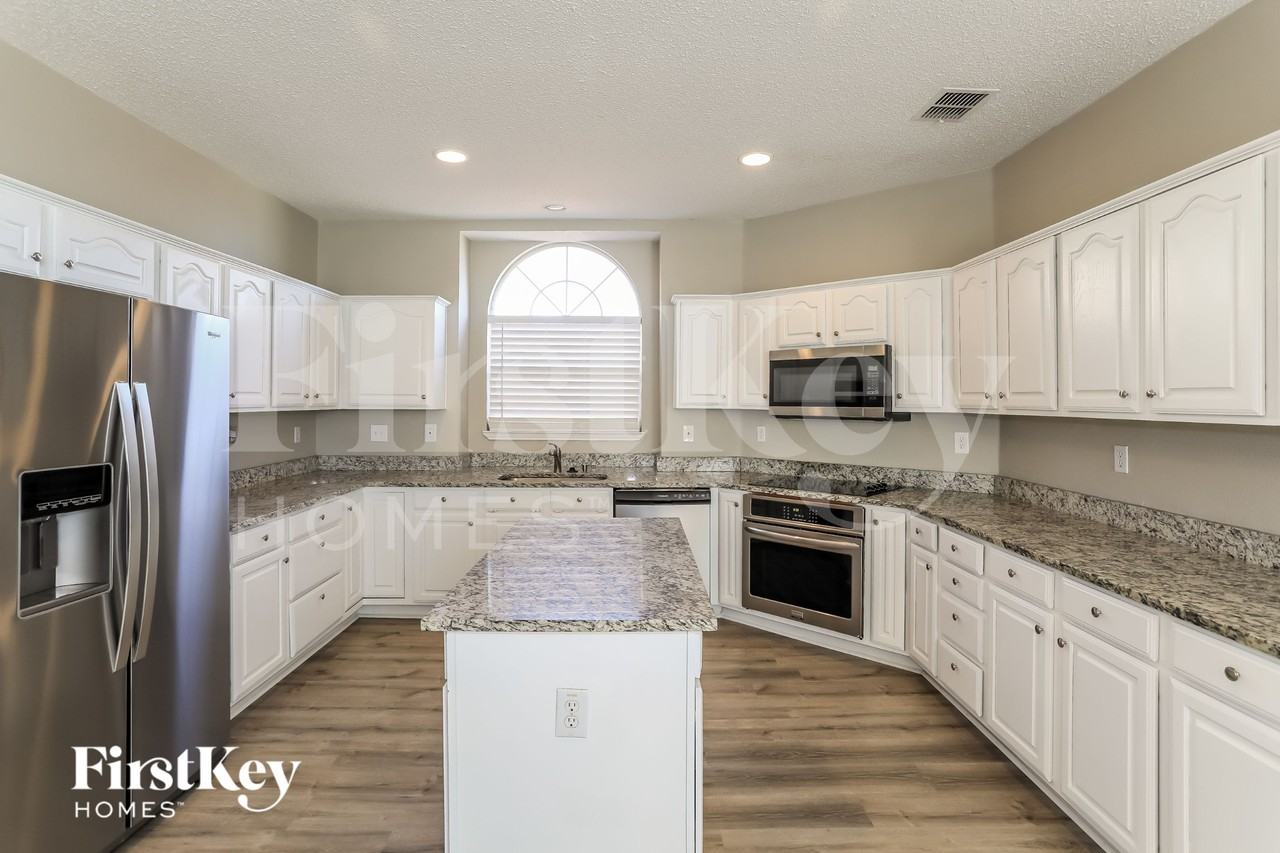 5210 Orlando Cir - Photo 5 of 15