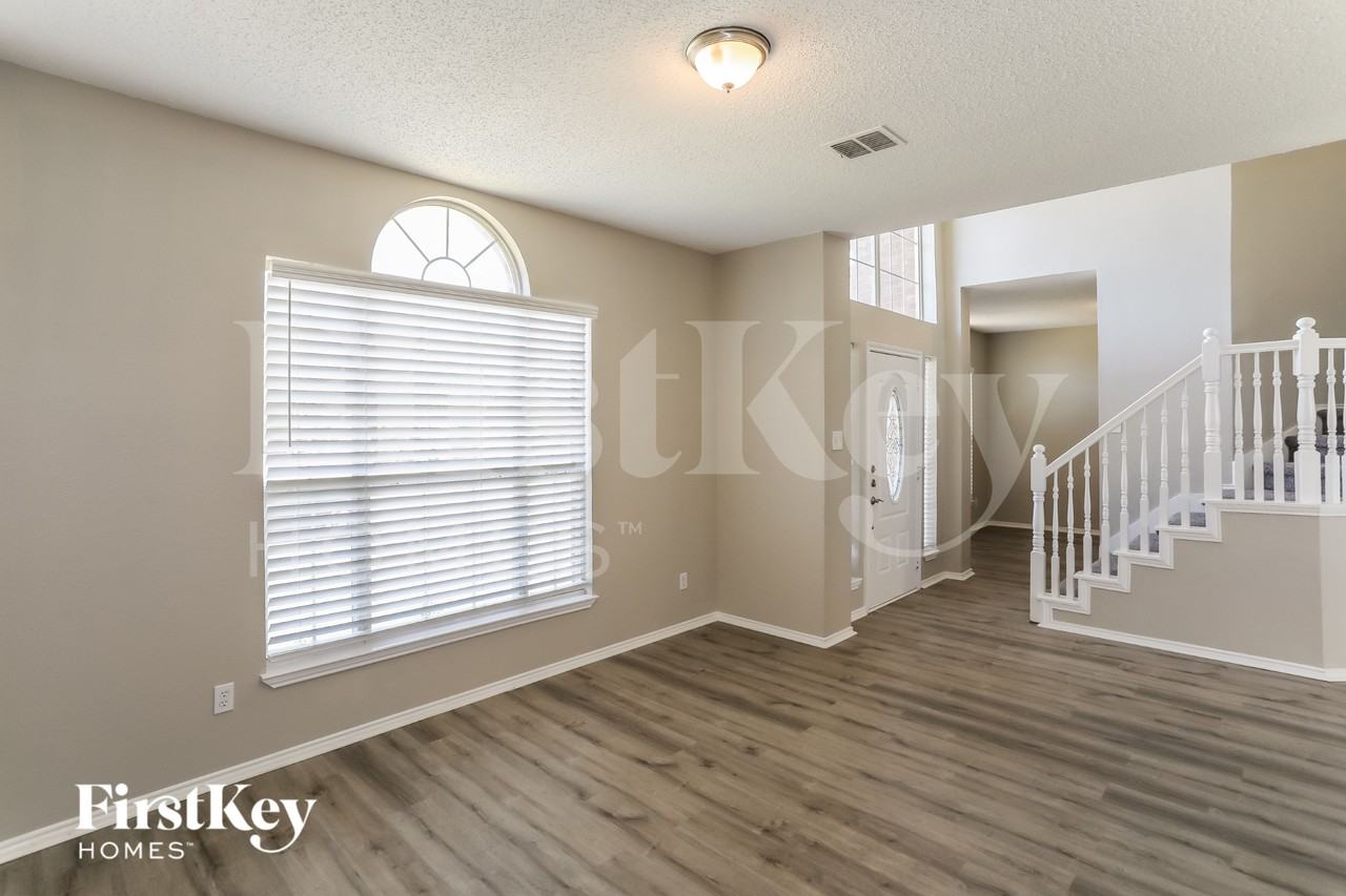 5210 Orlando Cir - Photo 6 of 15