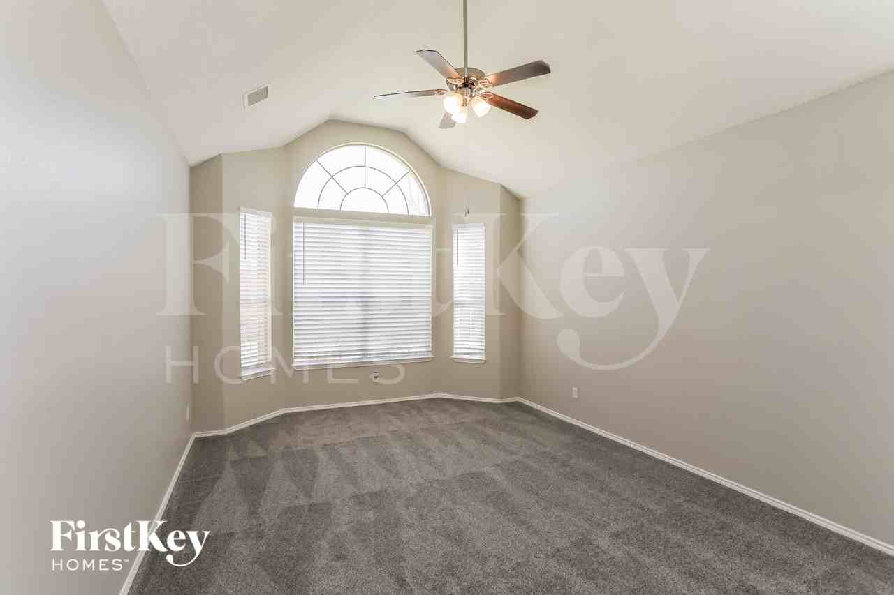 5210 Orlando Cir - Photo 7 of 15