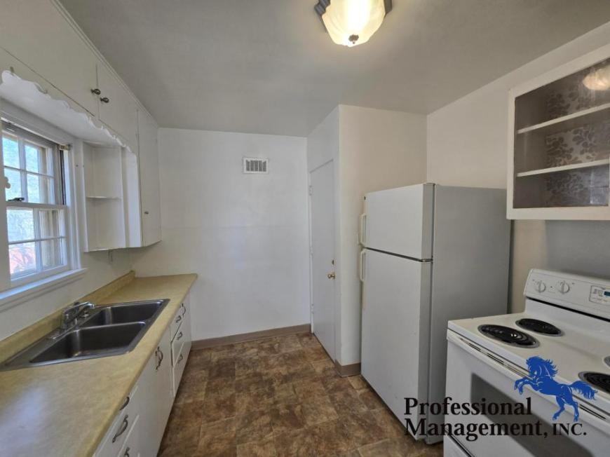 103 Wyoming Ave - Photo 3 of 6