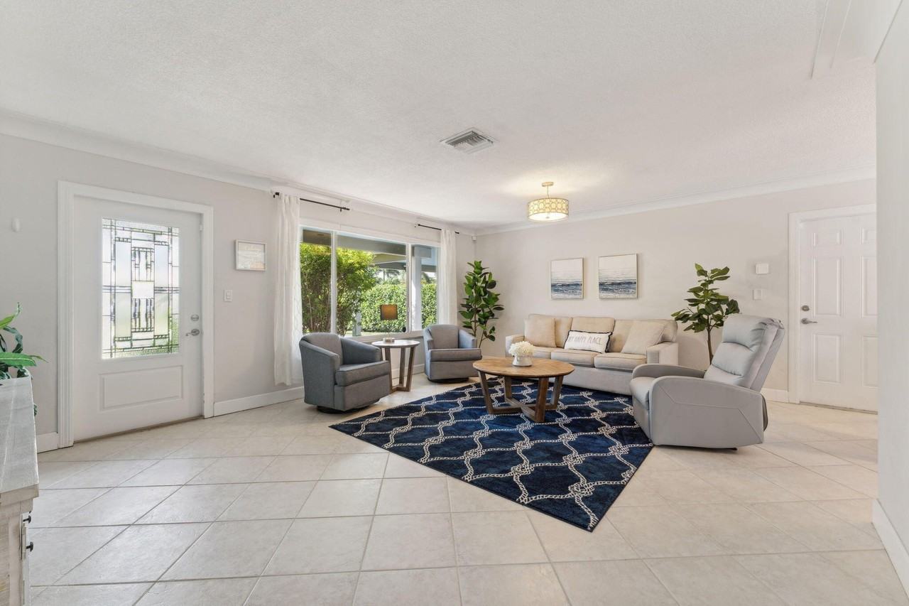 2691 Ne 18th St - Photo 3 of 34