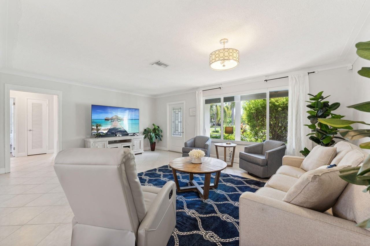 2691 Ne 18th St - Photo 5 of 34