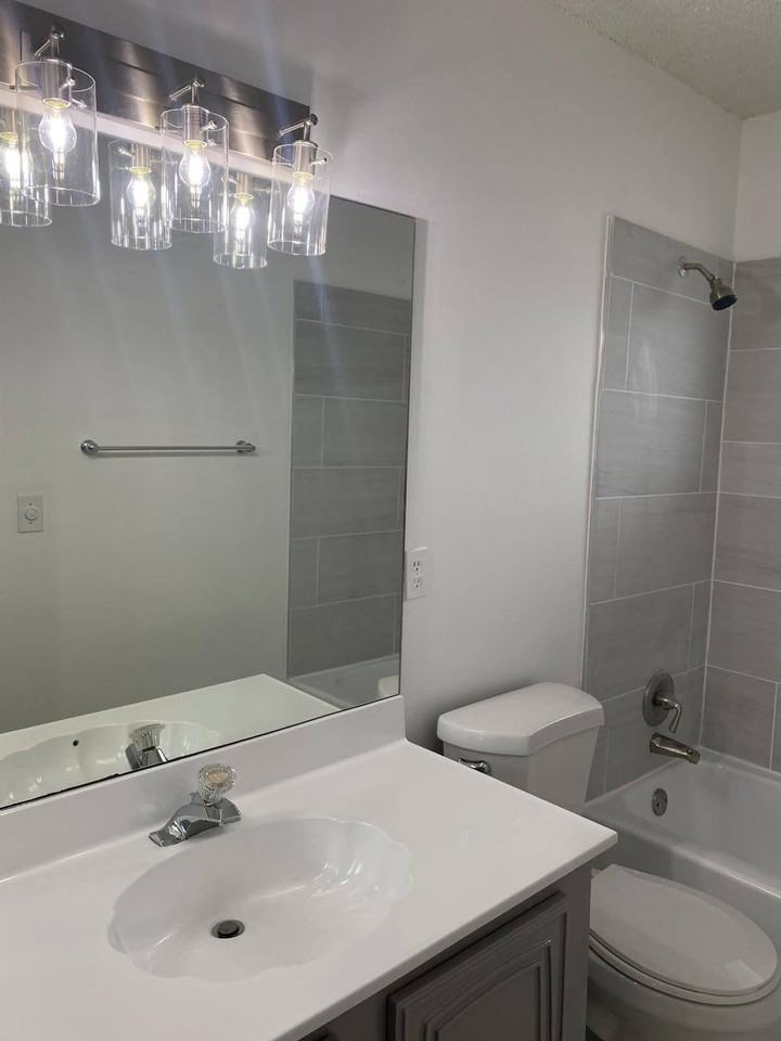 2625 Emory Dr W #F - Photo 2 of 5