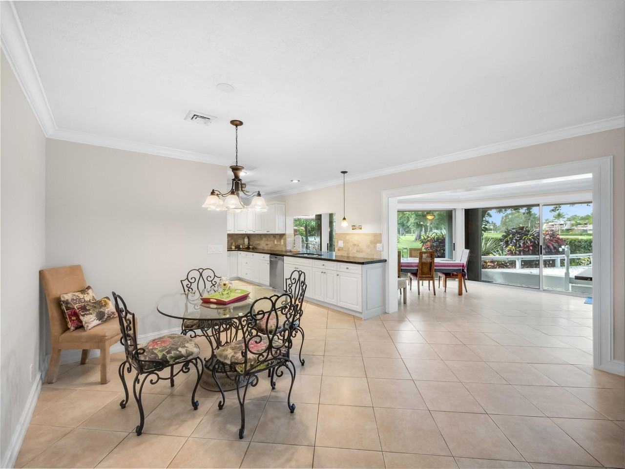 133 Clubhouse Blvd - Photo 4 of 15