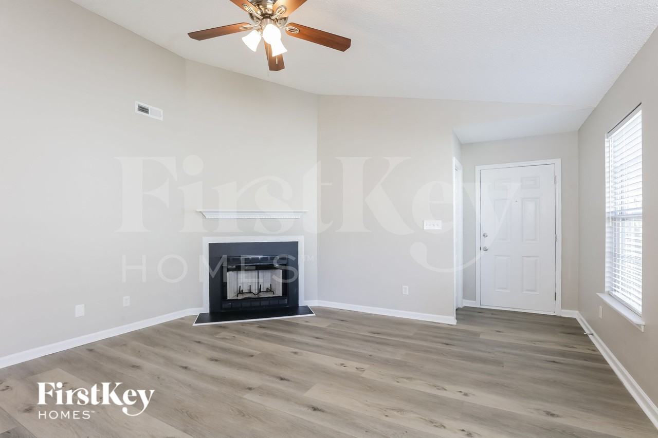 4952 Silverdene St - Photo 2 of 15