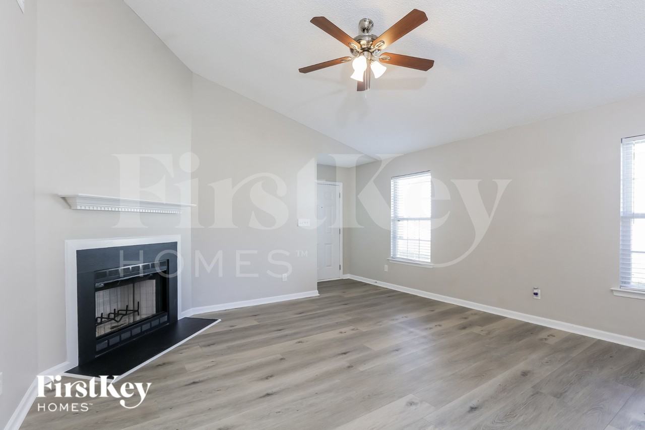 4952 Silverdene St - Photo 3 of 15