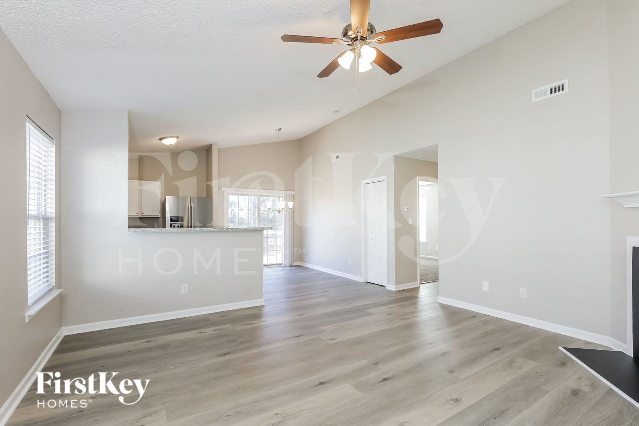 4952 Silverdene St - Photo 7 of 15