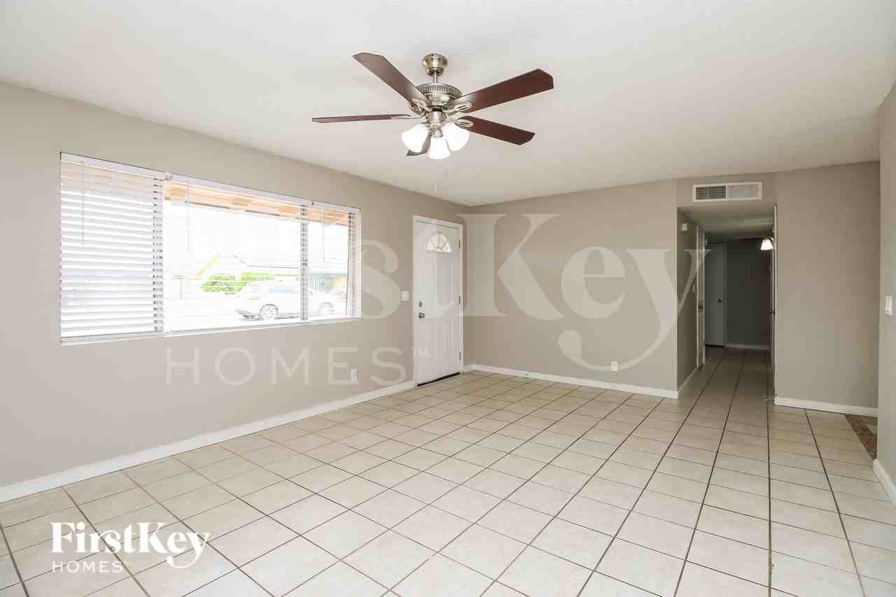 509 W 3rd Pl - Photo 2 of 19