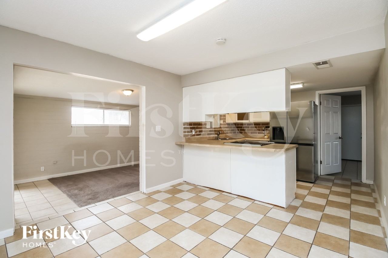 509 W 3rd Pl - Photo 4 of 19