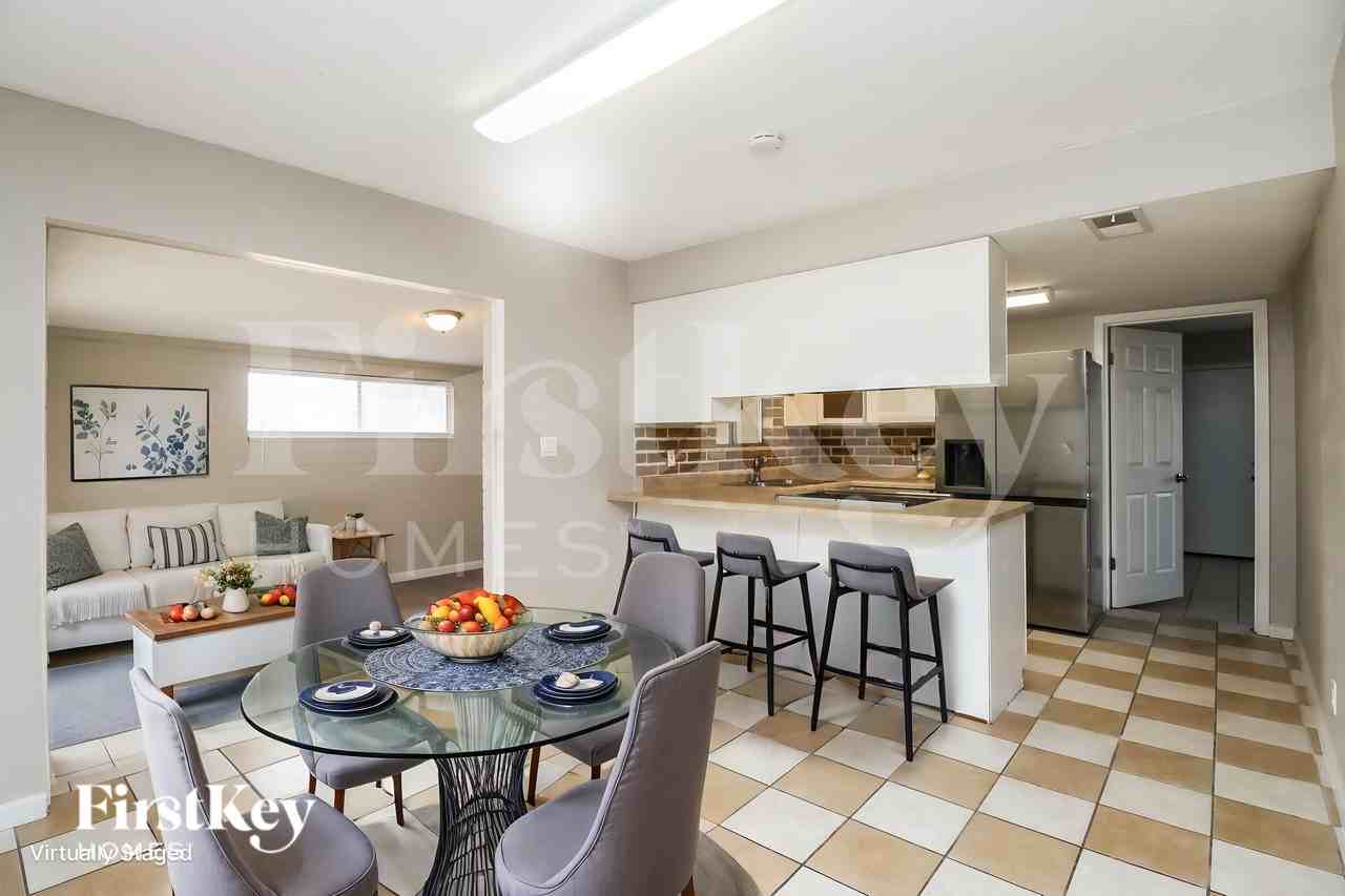 509 W 3rd Pl - Photo 5 of 19
