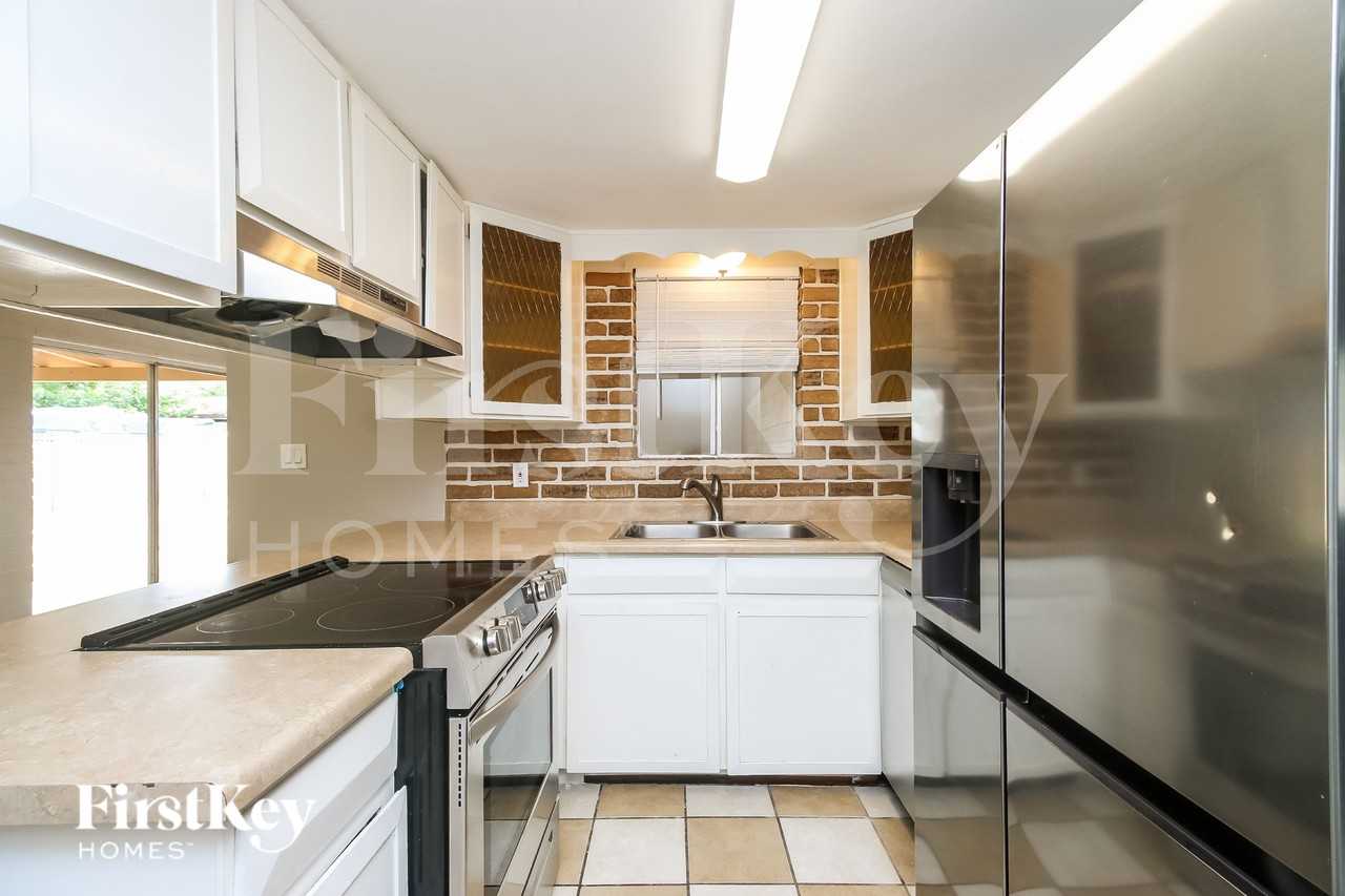 509 W 3rd Pl - Photo 6 of 19