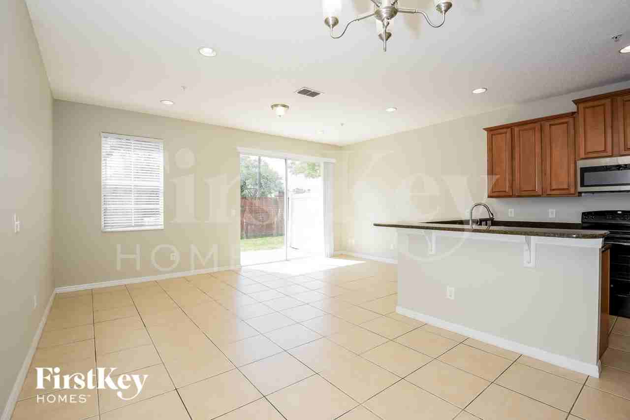 9576 Silver Buttonwood St - Photo 4 of 16