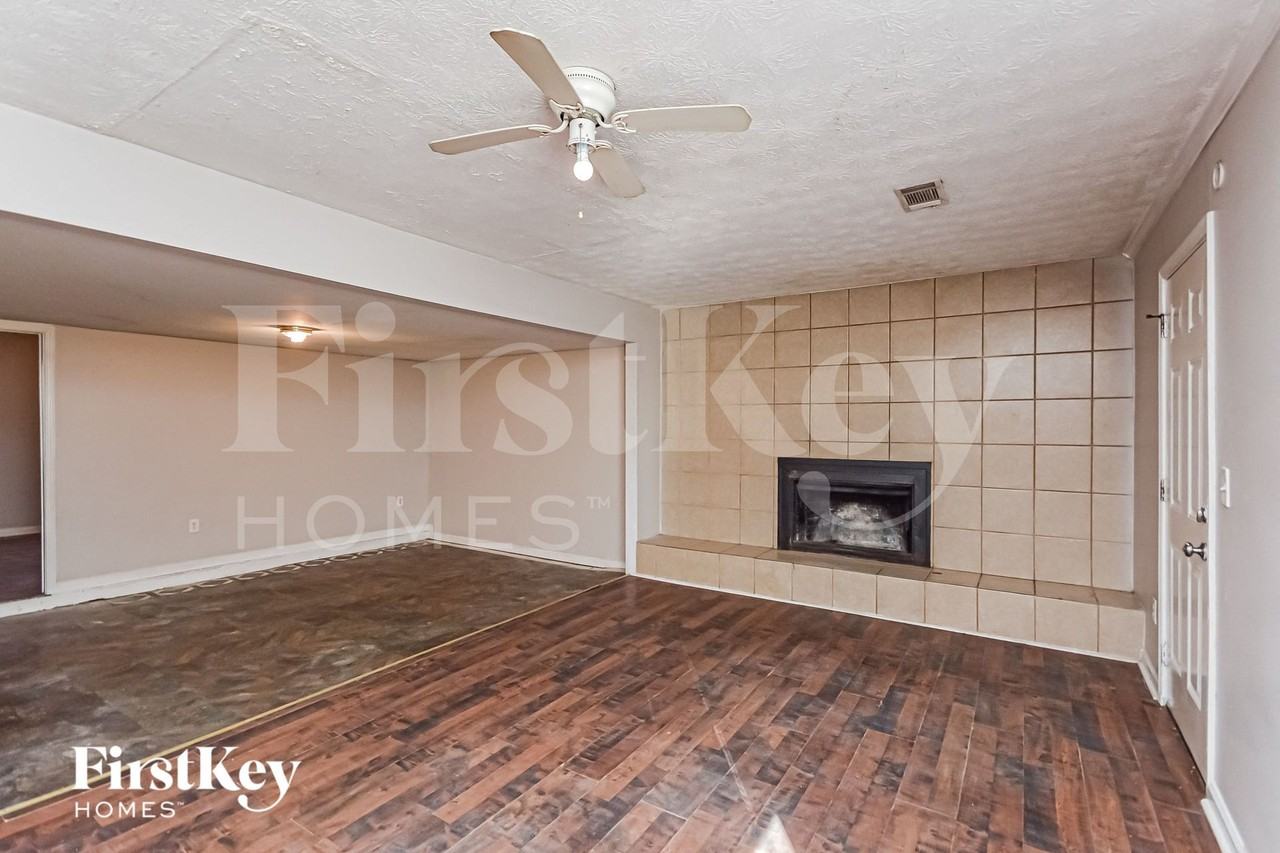 975 Martin Rd - Photo 2 of 15