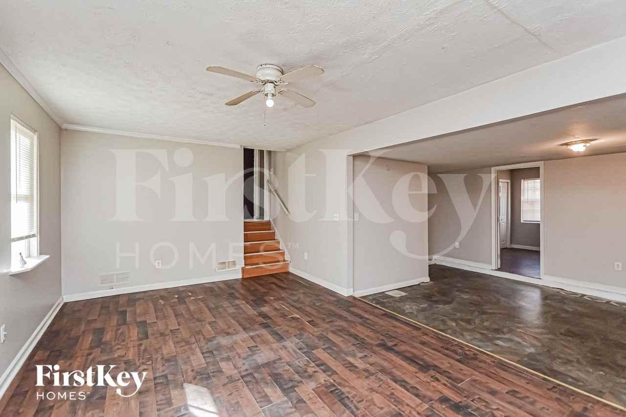 975 Martin Rd - Photo 3 of 15