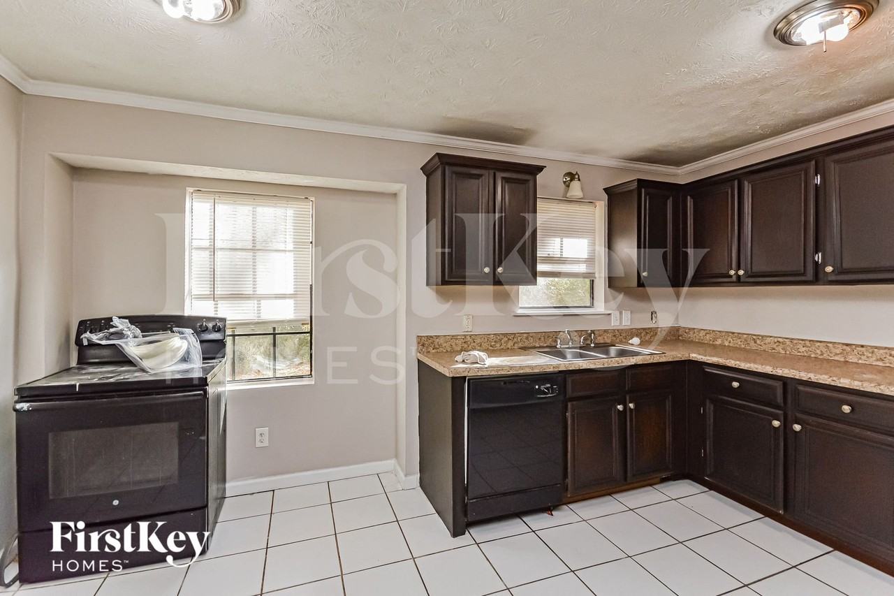 975 Martin Rd - Photo 5 of 15