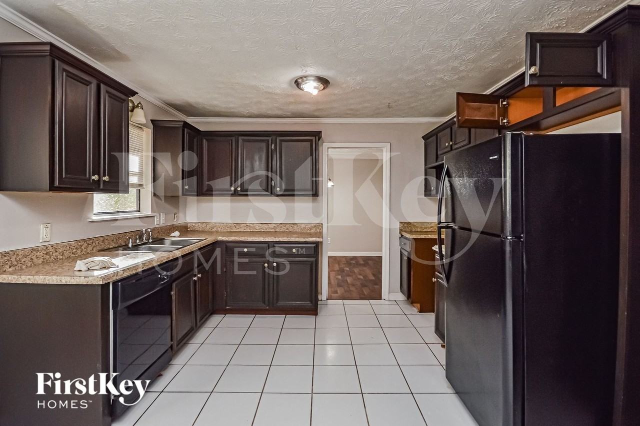 975 Martin Rd - Photo 6 of 15