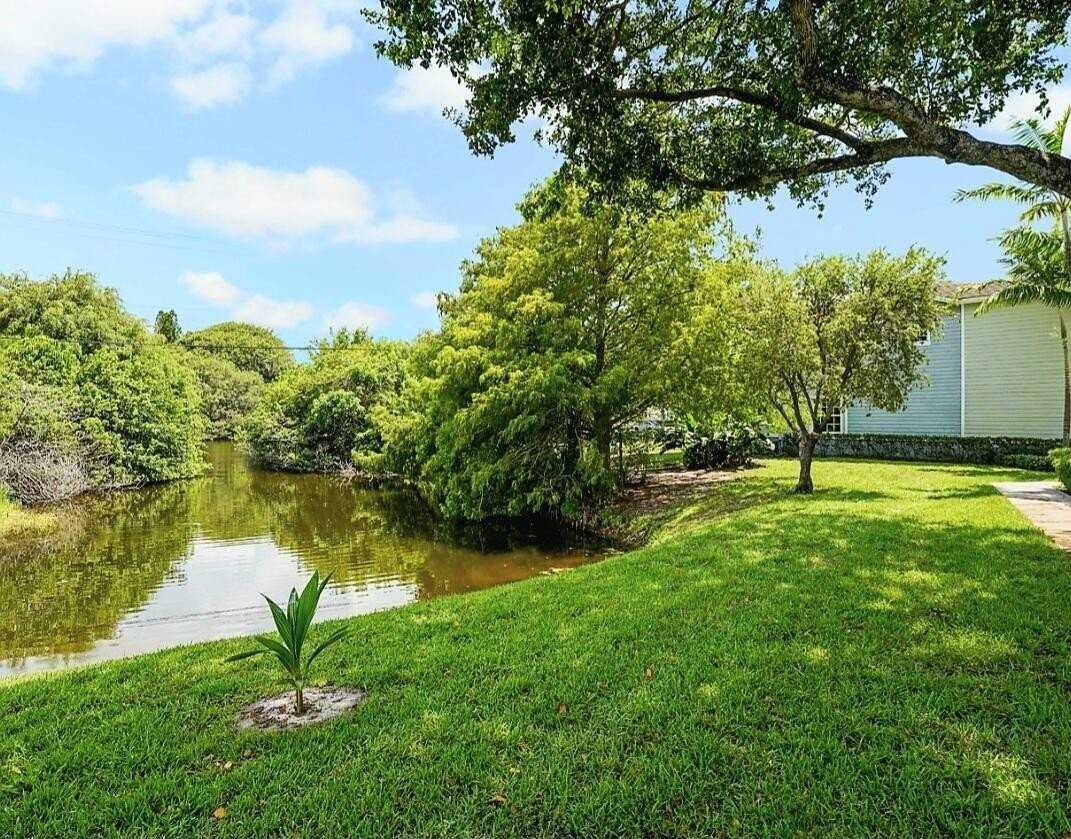 1050 Crystal Way #K - Photo 3 of 22