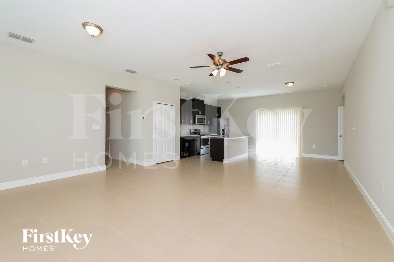 650 Hudson Valley Dr - Photo 3 of 15