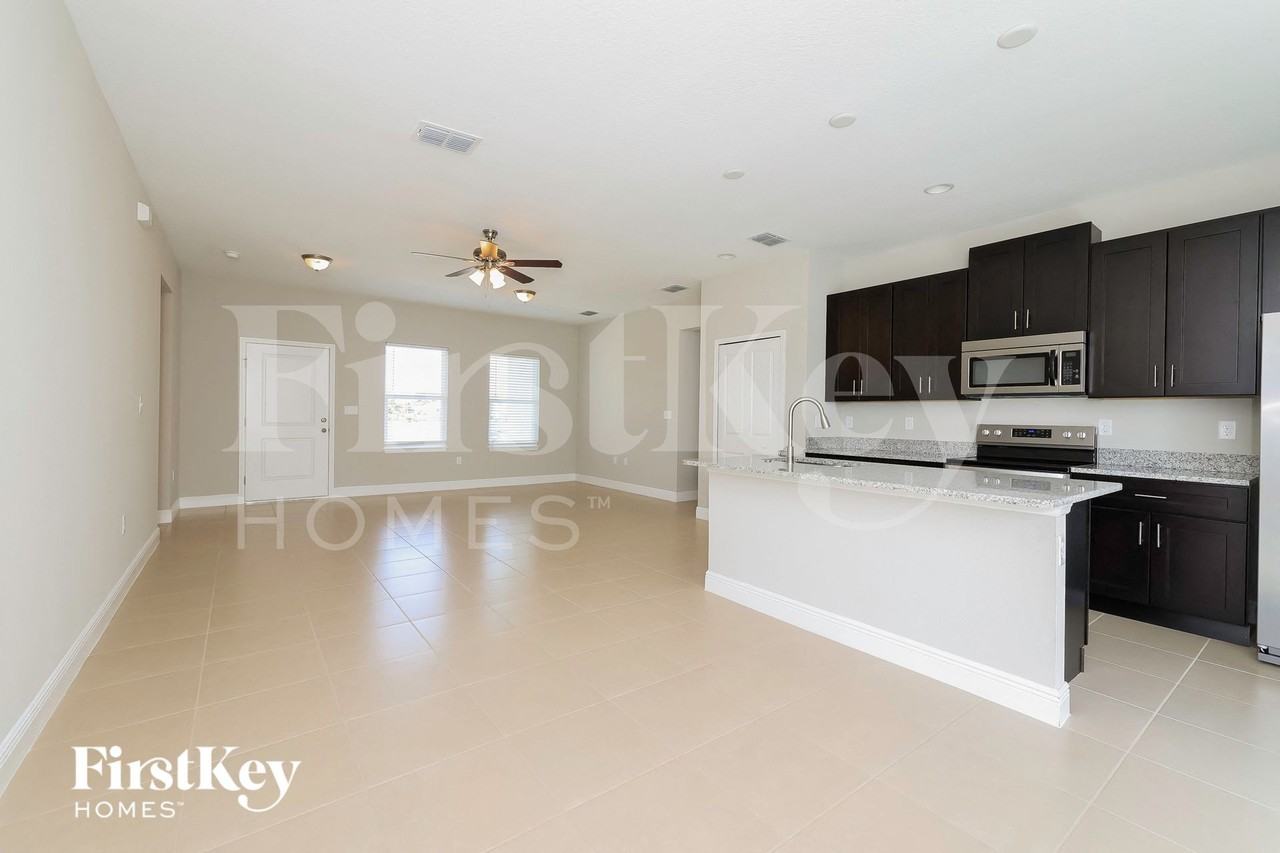 650 Hudson Valley Dr - Photo 5 of 15