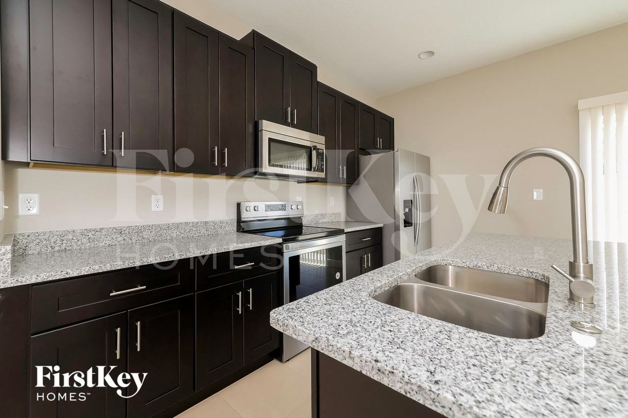 650 Hudson Valley Dr - Photo 6 of 15