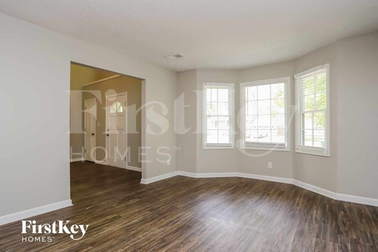 1083 Forest Heights Rd - Photo 2 of 15